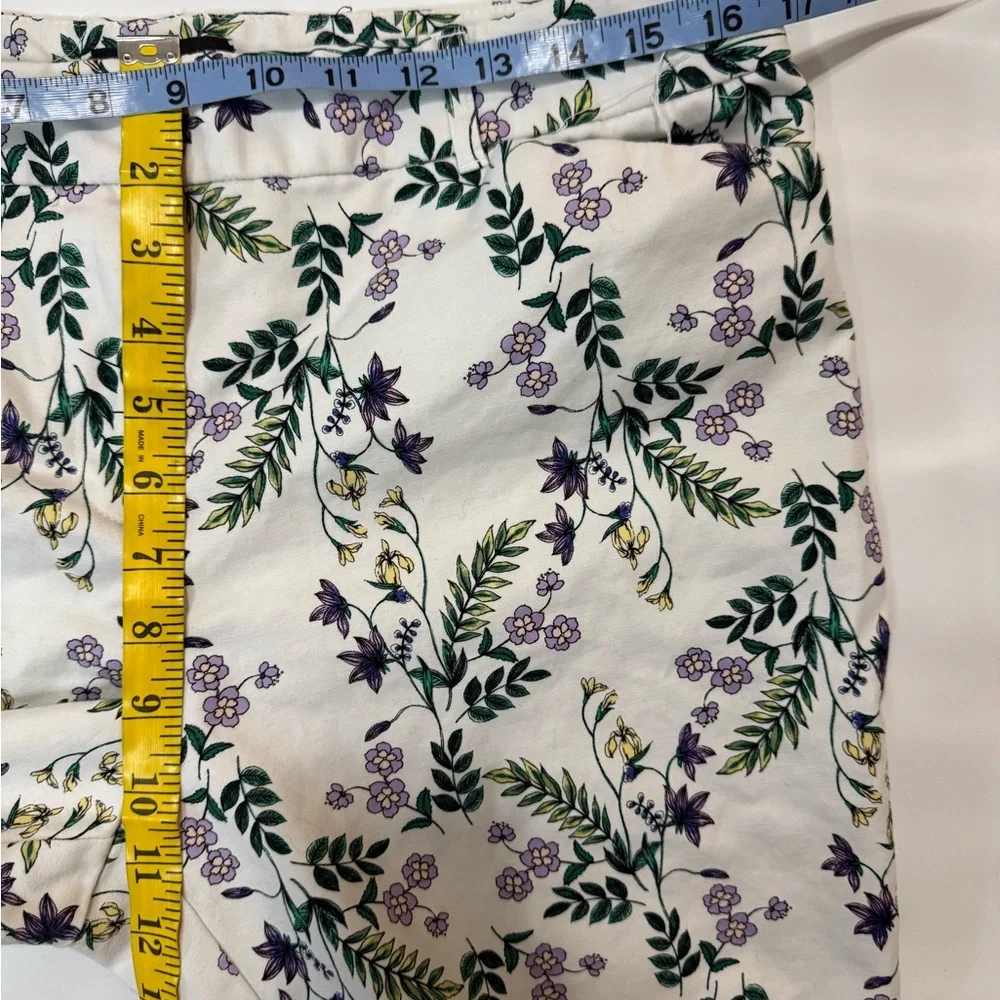 Liz Claiborne White with purple Floral Print cropped Pants in size 12 - Picture 14 of 14